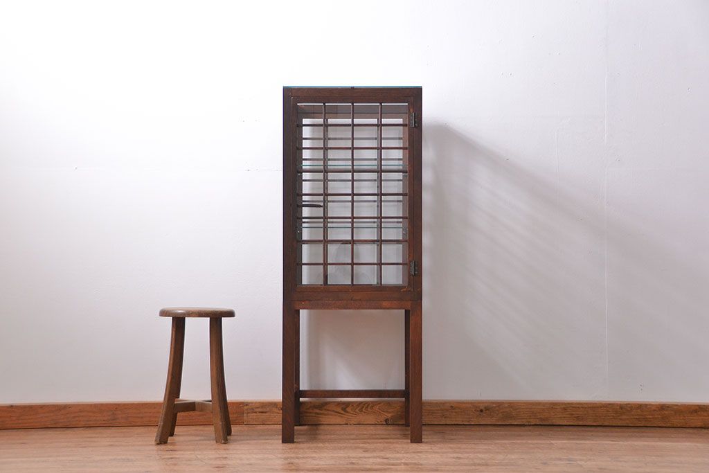 アンティーク家具　古民具・骨董　脚付き!古い木製のアンティーク格子ガラスケース