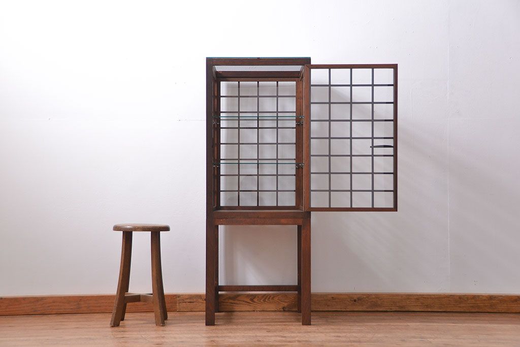 アンティーク家具　古民具・骨董　脚付き!古い木製のアンティーク格子ガラスケース