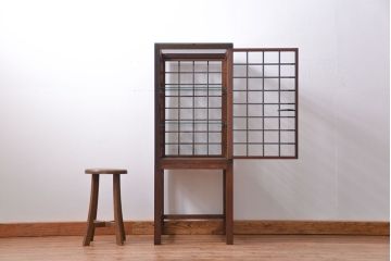 アンティーク家具　古民具・骨董　脚付き!古い木製のアンティーク格子ガラスケース