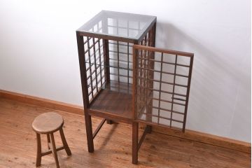 アンティーク家具　古民具・骨董　脚付き!古い木製のアンティーク格子ガラスケース