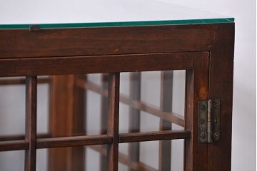 アンティーク家具　古民具・骨董　脚付き!古い木製のアンティーク格子ガラスケース