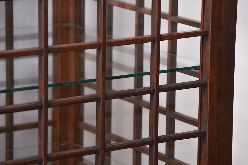 アンティーク家具　古民具・骨董　脚付き!古い木製のアンティーク格子ガラスケース