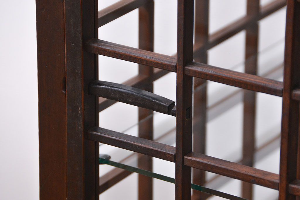 アンティーク家具　古民具・骨董　脚付き!古い木製のアンティーク格子ガラスケース