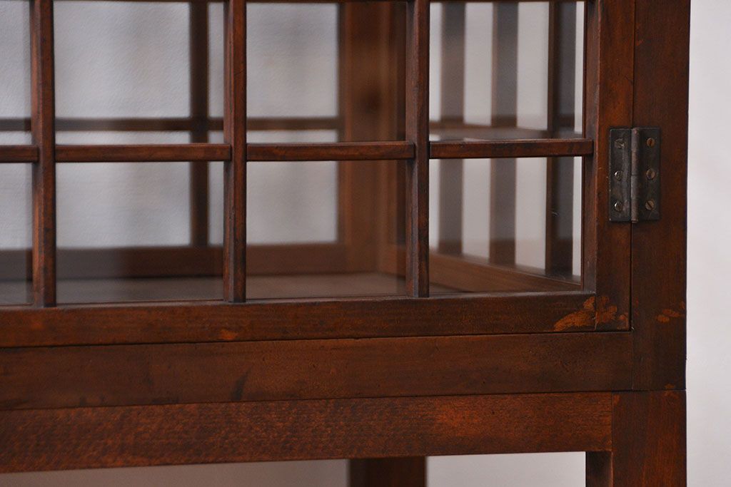 アンティーク家具　古民具・骨董　脚付き!古い木製のアンティーク格子ガラスケース