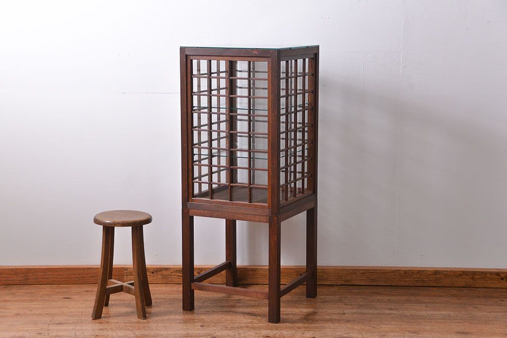 アンティーク家具　古民具・骨董　脚付き!古い木製のアンティーク格子ガラスケース