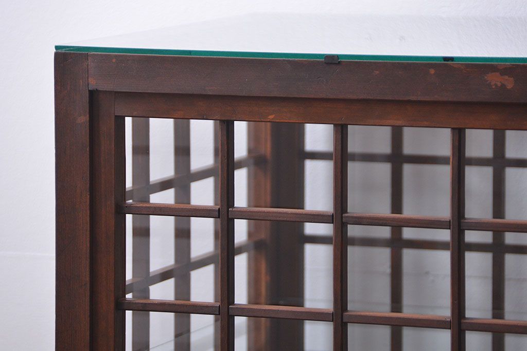 アンティーク家具　古民具・骨董　脚付き!古い木製のアンティーク格子ガラスケース