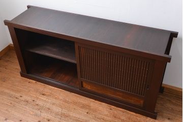 アンティーク家具　アンティーク  丸桟仕上げの上品な水屋箪笥サイドボード(収納棚、下駄箱)