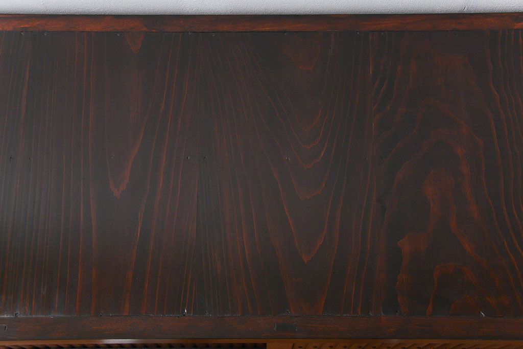 アンティーク家具　アンティーク  丸桟仕上げの上品な水屋箪笥サイドボード(収納棚、下駄箱)