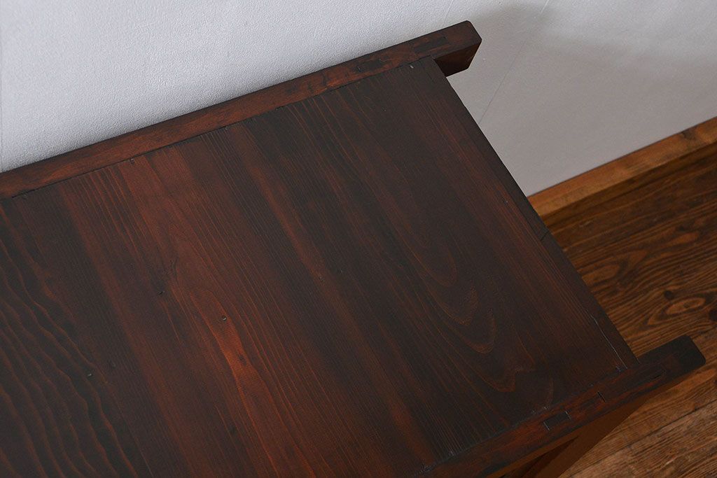 アンティーク家具　アンティーク  丸桟仕上げの上品な水屋箪笥サイドボード(収納棚、下駄箱)