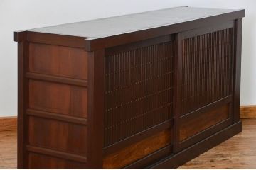 アンティーク家具　アンティーク  丸桟仕上げの上品な水屋箪笥サイドボード(収納棚、下駄箱)