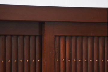 アンティーク家具　アンティーク  丸桟仕上げの上品な水屋箪笥サイドボード(収納棚、下駄箱)