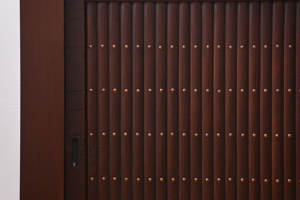 アンティーク家具　アンティーク  丸桟仕上げの上品な水屋箪笥サイドボード(収納棚、下駄箱)