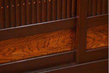 アンティーク家具　アンティーク  丸桟仕上げの上品な水屋箪笥サイドボード(収納棚、下駄箱)