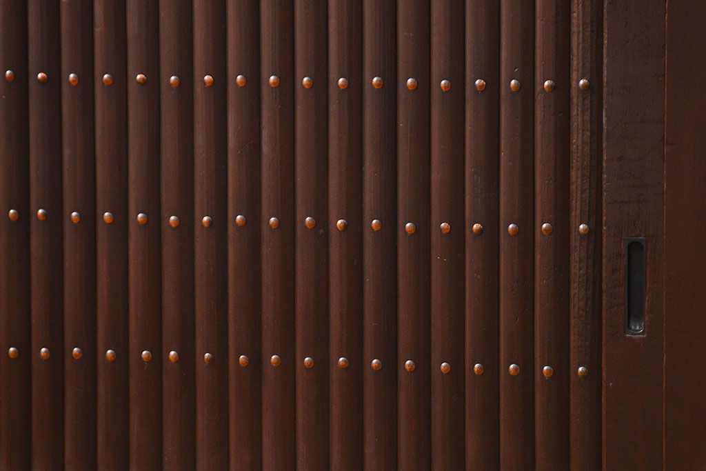 アンティーク家具　アンティーク  丸桟仕上げの上品な水屋箪笥サイドボード(収納棚、下駄箱)