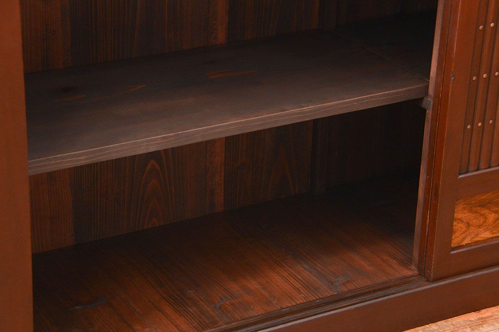 アンティーク家具　アンティーク  丸桟仕上げの上品な水屋箪笥サイドボード(収納棚、下駄箱)