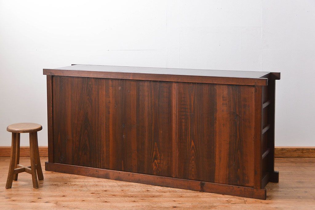 アンティーク家具　アンティーク  丸桟仕上げの上品な水屋箪笥サイドボード(収納棚、下駄箱)