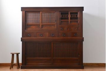 アンティーク家具　古民具・骨董 前面総欅材!上質な近江水屋箪笥(収納棚、食器棚)