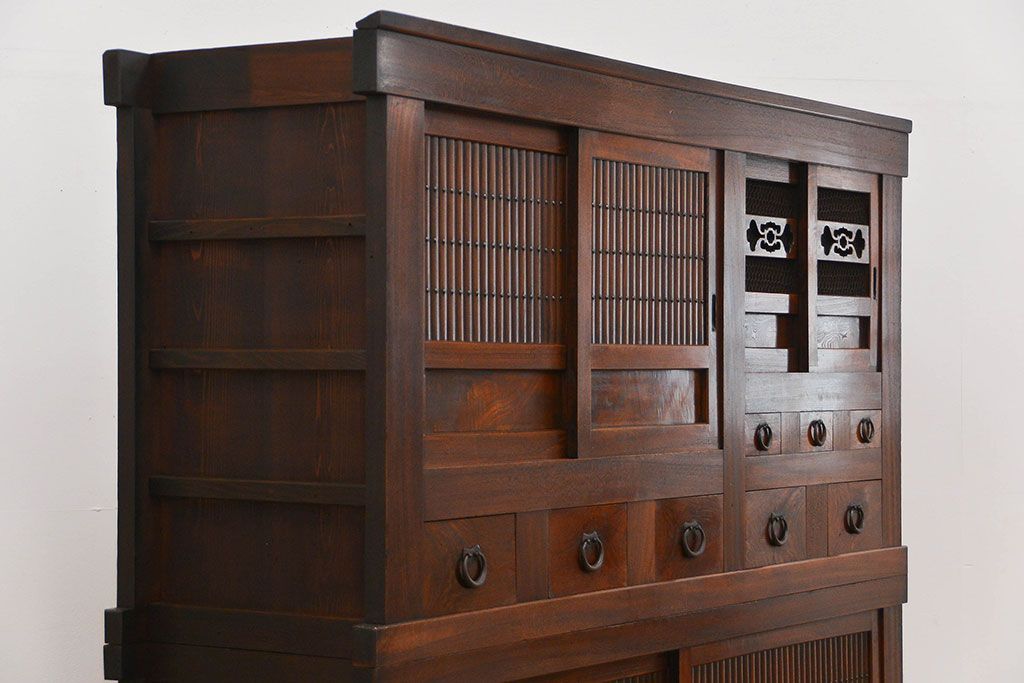アンティーク家具　古民具・骨董 前面総欅材!上質な近江水屋箪笥(収納棚、食器棚)