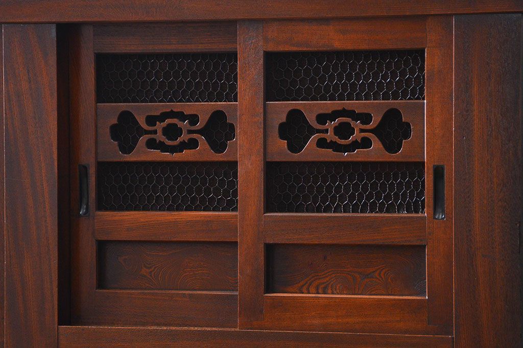 アンティーク家具　古民具・骨董 前面総欅材!上質な近江水屋箪笥(収納棚、食器棚)