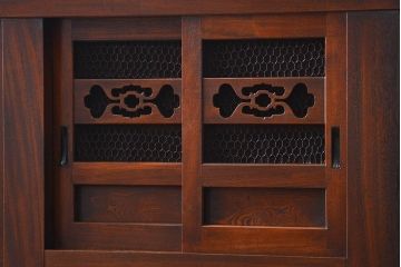 アンティーク家具　古民具・骨董 前面総欅材!上質な近江水屋箪笥(収納棚、食器棚)