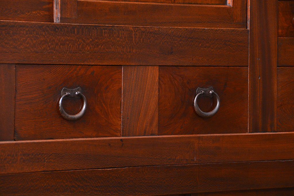 アンティーク家具　古民具・骨董 前面総欅材!上質な近江水屋箪笥(収納棚、食器棚)