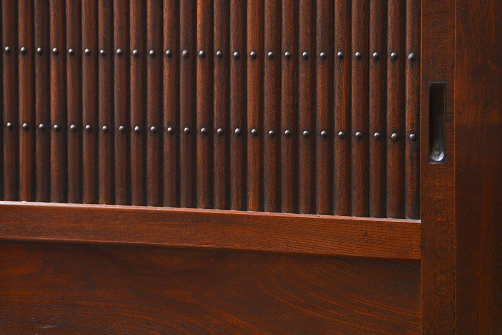 アンティーク家具　古民具・骨董 前面総欅材!上質な近江水屋箪笥(収納棚、食器棚)