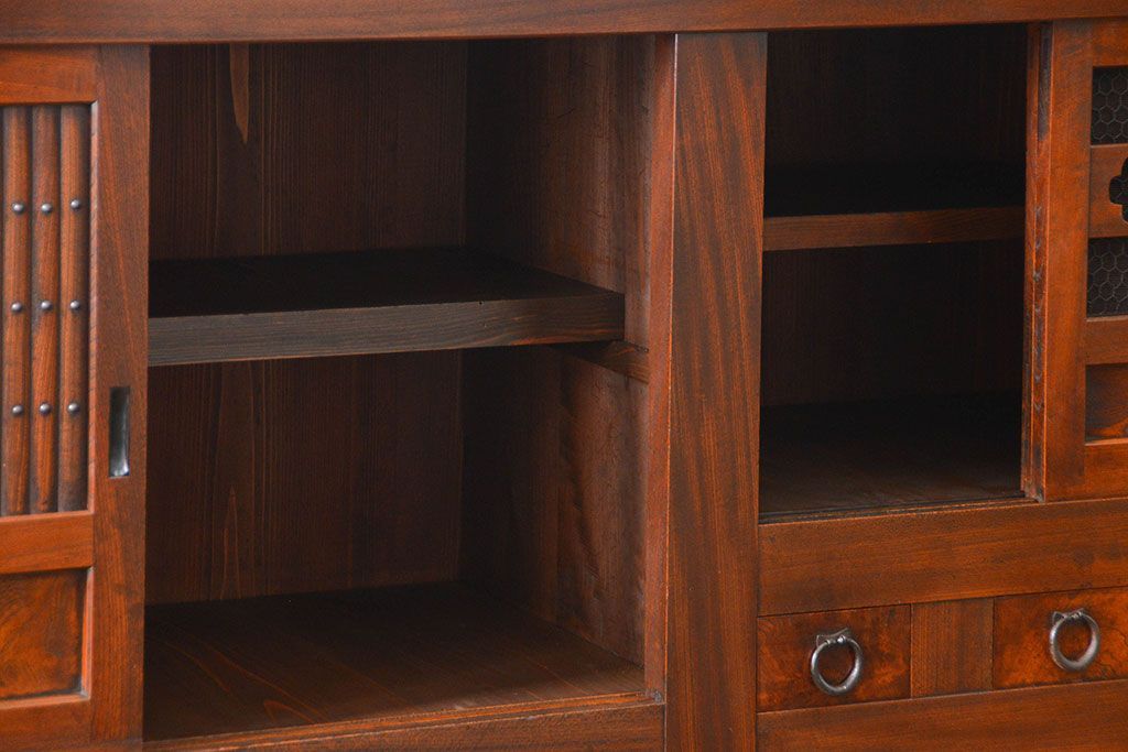 アンティーク家具　古民具・骨董 前面総欅材!上質な近江水屋箪笥(収納棚、食器棚)