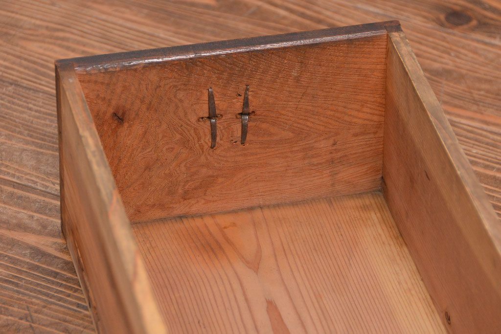 アンティーク家具　古民具・骨董 前面総欅材!上質な近江水屋箪笥(収納棚、食器棚)