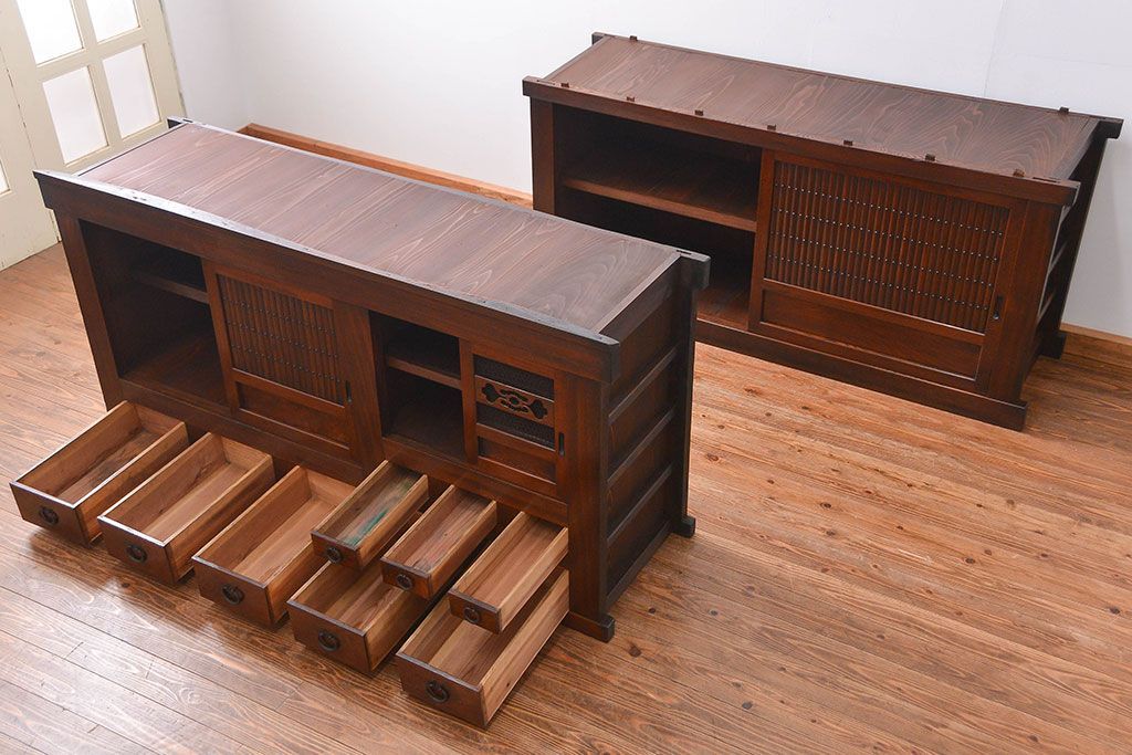 アンティーク家具　古民具・骨董 前面総欅材!上質な近江水屋箪笥(収納棚、食器棚)