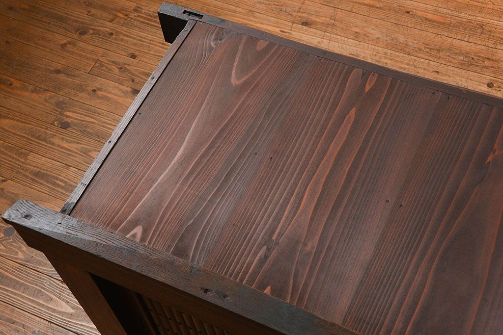 アンティーク家具　古民具・骨董 前面総欅材!上質な近江水屋箪笥(収納棚、食器棚)