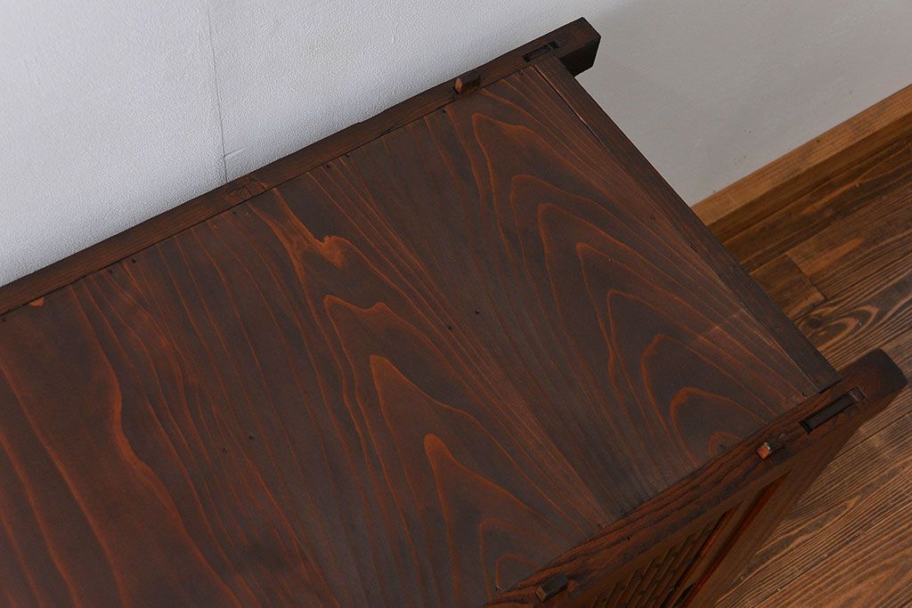 アンティーク家具　古民具・骨董 前面総欅材!上質な近江水屋箪笥(収納棚、食器棚)