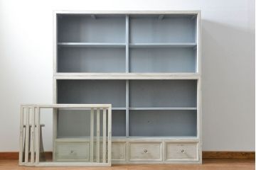 アンティーク家具　アンティークペイント ガラスの取っ手の大きな収納棚(ガラスケース、飾り棚)