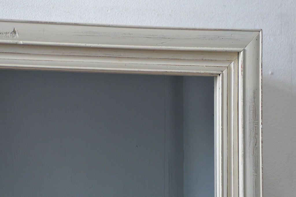 アンティーク家具　アンティークペイント ガラスの取っ手の大きな収納棚(ガラスケース、飾り棚)