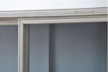 アンティーク家具　アンティークペイント ガラスの取っ手の大きな収納棚(ガラスケース、飾り棚)