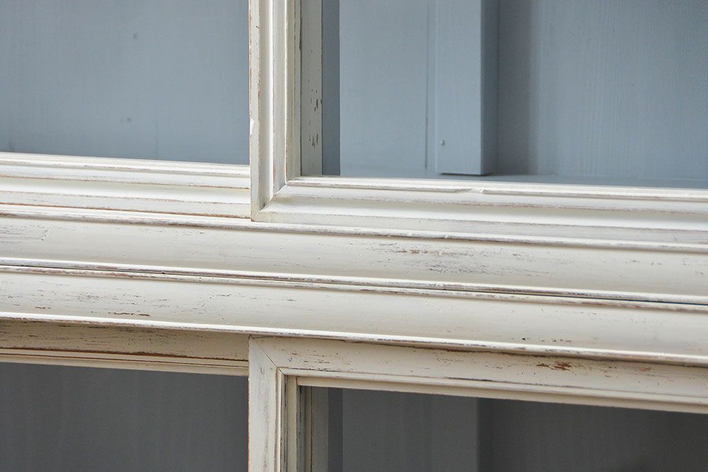 アンティーク家具　アンティークペイント ガラスの取っ手の大きな収納棚(ガラスケース、飾り棚)