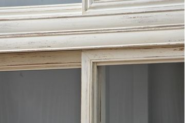 アンティーク家具　アンティークペイント ガラスの取っ手の大きな収納棚(ガラスケース、飾り棚)