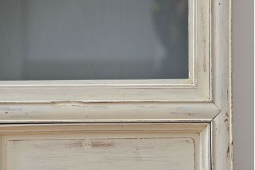 アンティーク家具　アンティークペイント ガラスの取っ手の大きな収納棚(ガラスケース、飾り棚)