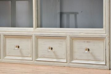 アンティーク家具　アンティークペイント ガラスの取っ手の大きな収納棚(ガラスケース、飾り棚)