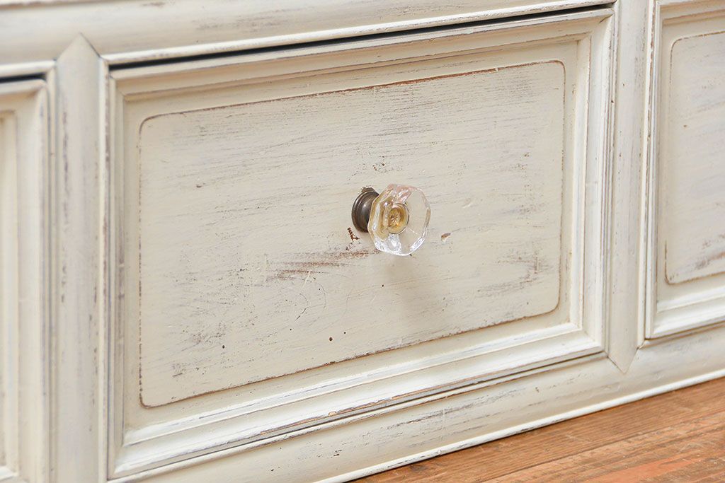 アンティーク家具　アンティークペイント ガラスの取っ手の大きな収納棚(ガラスケース、飾り棚)