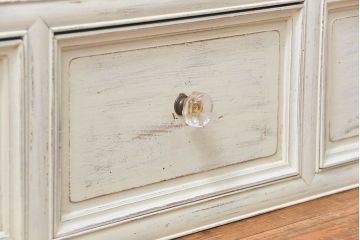 アンティーク家具　アンティークペイント ガラスの取っ手の大きな収納棚(ガラスケース、飾り棚)