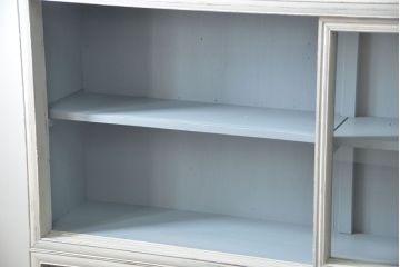 アンティーク家具　アンティークペイント ガラスの取っ手の大きな収納棚(ガラスケース、飾り棚)