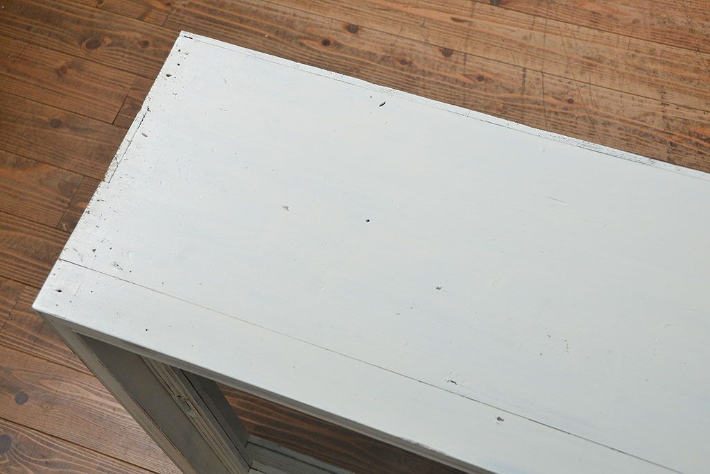 アンティーク家具　アンティークペイント ガラスの取っ手の大きな収納棚(ガラスケース、飾り棚)