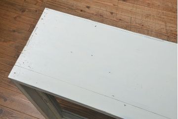 アンティーク家具　アンティークペイント ガラスの取っ手の大きな収納棚(ガラスケース、飾り棚)