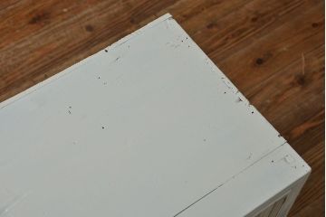 アンティーク家具　アンティークペイント ガラスの取っ手の大きな収納棚(ガラスケース、飾り棚)