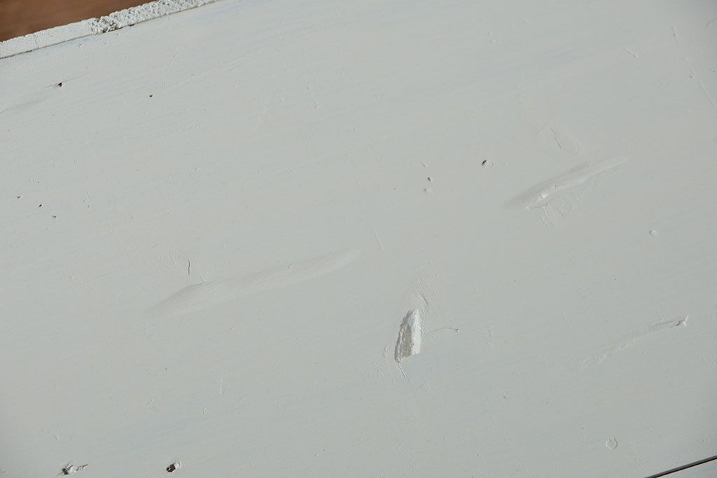 アンティーク家具　アンティークペイント ガラスの取っ手の大きな収納棚(ガラスケース、飾り棚)