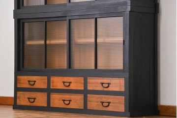 アンティーク家具　アンティークペイント モールガラス二段重ね収納棚(飾り棚、食器棚)