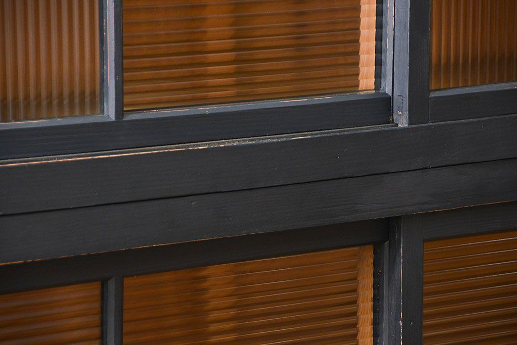 アンティーク家具　アンティークペイント モールガラス二段重ね収納棚(飾り棚、食器棚)