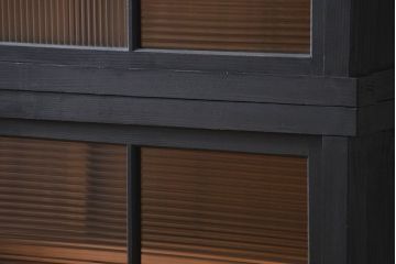 アンティーク家具　アンティークペイント モールガラス二段重ね収納棚(飾り棚、食器棚)