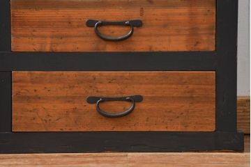 アンティーク家具　アンティークペイント モールガラス二段重ね収納棚(飾り棚、食器棚)