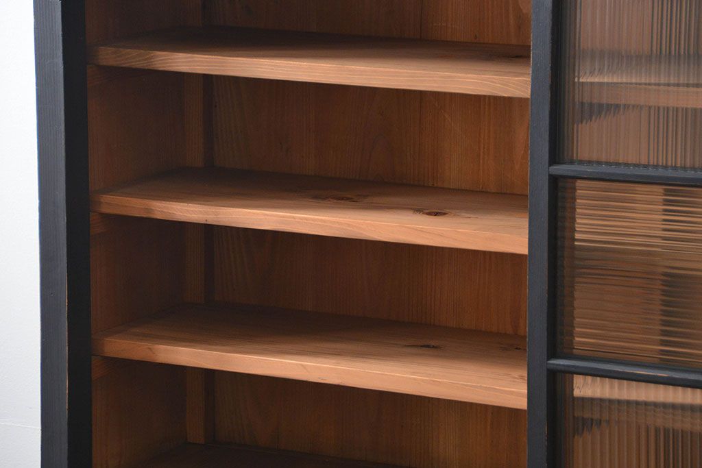 アンティーク家具　アンティークペイント モールガラス二段重ね収納棚(飾り棚、食器棚)